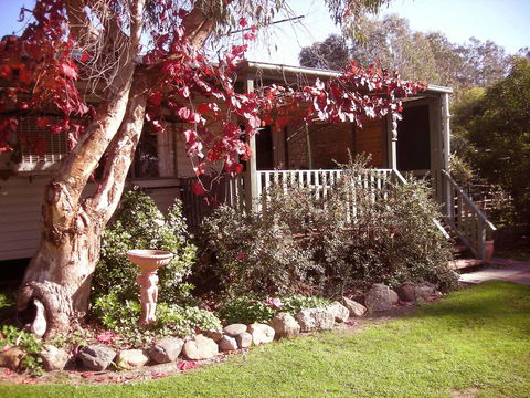 Reidford Cottage - Dog Friendly - Accommodation Whitsundays 0