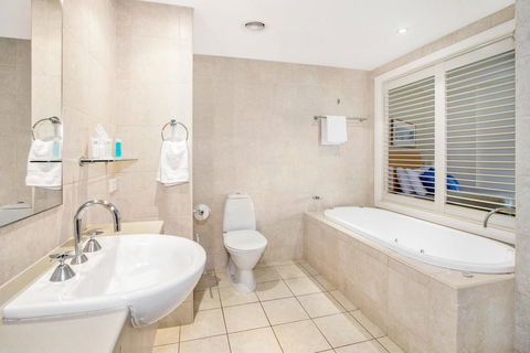 RESORT ON THE BEACH 4118/19 - Accommodation Whitsundays 2