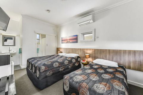Rest Motels - Accommodation Whitsundays 2