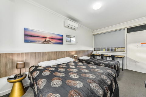Rest Motels - Accommodation Whitsundays 1