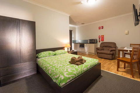 Rhodeside Lodge - Accommodation Whitsundays 0