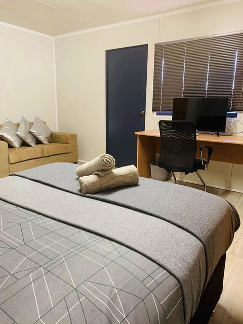 Riverside Hotel - Accommodation Whitsundays 3