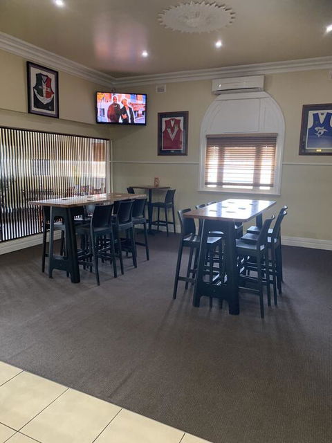 Riverside Hotel - Accommodation Whitsundays 1