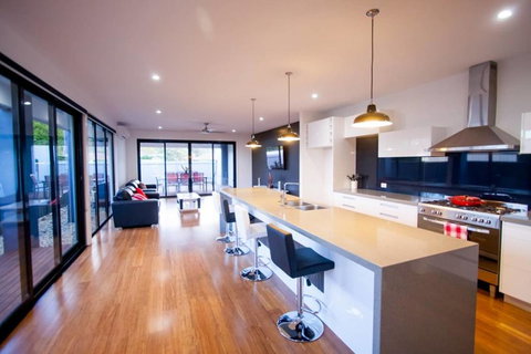 RL Apartments 3 Simms St - Accommodation Whitsundays 2