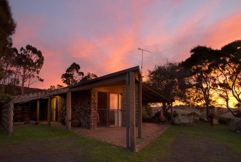 Rockbank Retreat - Accommodation Whitsundays 0