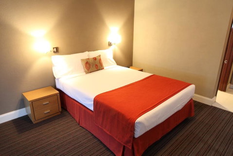 Rose & Crown Hotel - Accommodation Whitsundays 2