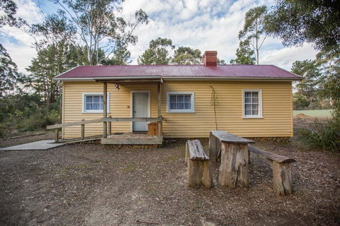 Rosedale Homestead Taranna Cottages - Accommodation Whitsundays 0