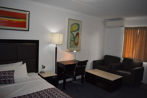 Roundhouse Motel - Accommodation Whitsundays 1