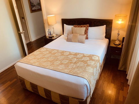 Royal Albert Hotel - Accommodation Whitsundays 2