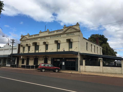 Royal Exchange Hotel - Accommodation Whitsundays 0