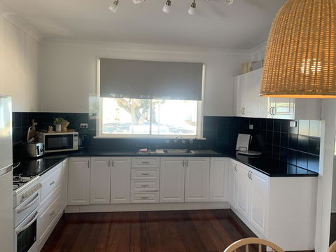 Salty Cottage Northam - Accommodation Whitsundays 2