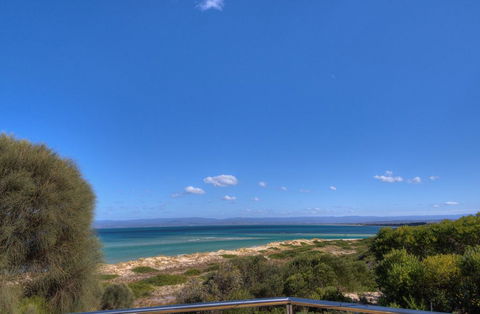 Sandbar Beach House - Accommodation Whitsundays 3