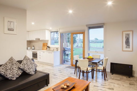 Sandy Point Hideaway - Accommodation Whitsundays 0