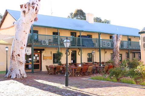 Settlers House - Accommodation Whitsundays 0