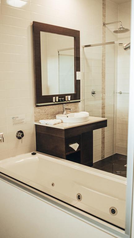 Sfera's Park Suites & Convention Centre - Accommodation Whitsundays 3