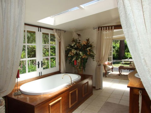 Shakespeare's Wilderness Chalet - Accommodation Whitsundays 0