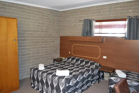 Shamrock Hotel Motel Balranald - Accommodation Whitsundays 2