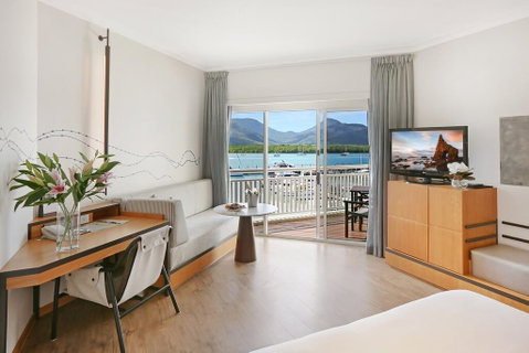Shangri-La Hotel, The Marina, Cairns - Accommodation Whitsundays 1