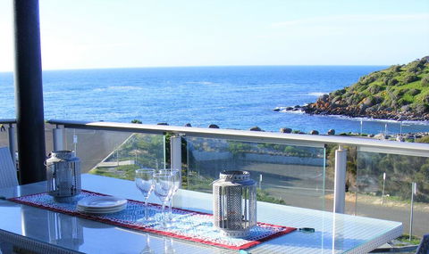 Shearwaters Apartment, Ocean Views - Accommodation Whitsundays 0