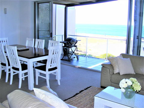 Shearwaters Apartment, Ocean Views - Accommodation Whitsundays 2