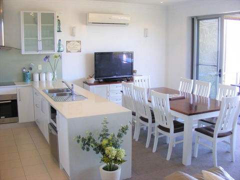 Shearwaters Apartment, Ocean Views - Accommodation Whitsundays 1
