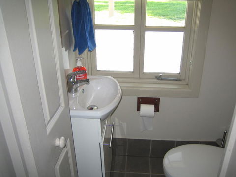 Showgrounds Cottage Naracoorte - Accommodation Whitsundays 2