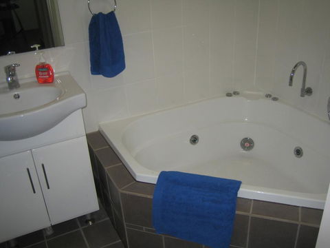 Showgrounds Cottage Naracoorte - Accommodation Whitsundays 3