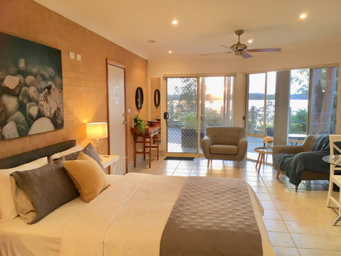 SilverWaters Waterfront Accommodation - Accommodation Whitsundays 1