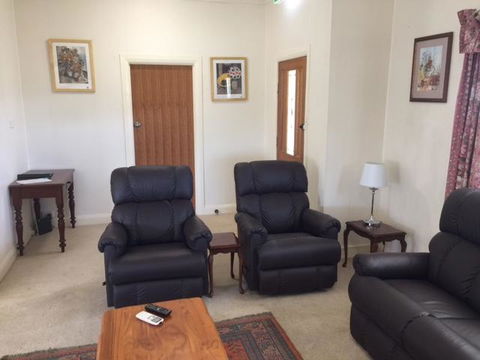 Smith Street Cottage Naracoorte - Accommodation Whitsundays 3