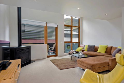 Snow Stream Apartments - Accommodation Whitsundays 3