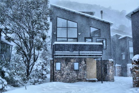 Snow Stream Apartments - Accommodation Whitsundays 1