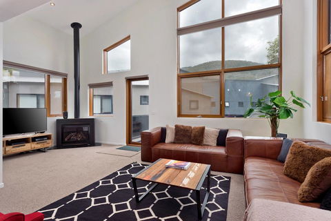 Snow Stream Apartments - Accommodation Whitsundays 0