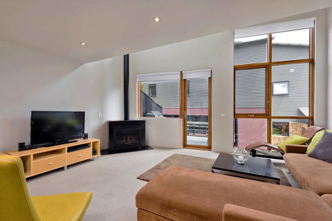 Snow Stream Apartments - Accommodation Whitsundays 2