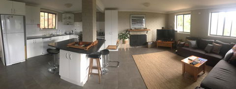 Snowview Units - Accommodation Whitsundays 2