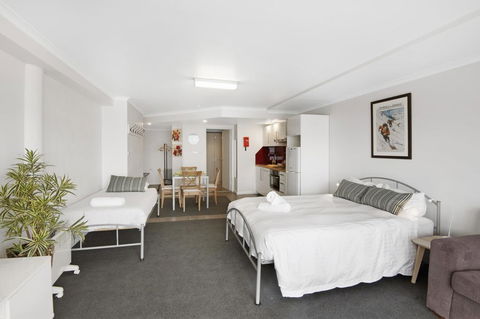 Snowy Studio - Jindabyne - Accommodation Whitsundays 0