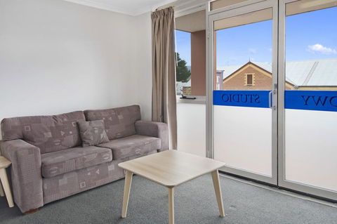 Snowy Studio - Jindabyne - Accommodation Whitsundays 3