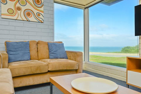 South Seas Beachfront Apartments - Accommodation Whitsundays 2