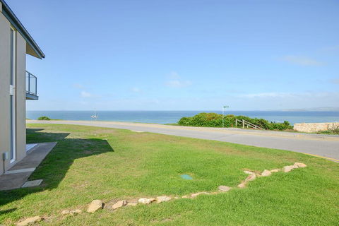 South Seas Beachfront Apartments - Accommodation Whitsundays 1
