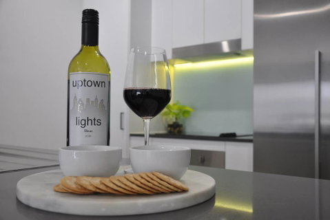 Spacious 2 Bed 2 Bath Unit - LUMA APARTMENTS - Accommodation Whitsundays 1