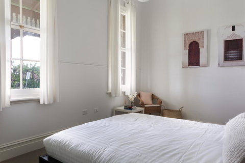 Spacious 2-bed, 2-bath Home With Parking And Balcony - Accommodation Whitsundays 2