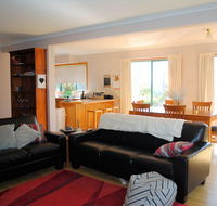 Spacious and central to CBD - Accommodation Whitsundays