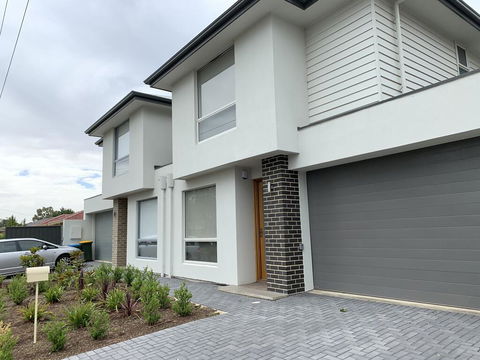 Spacious Rooms Home-Stay With Free Wifi - Accommodation Whitsundays 1