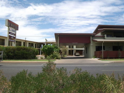 Spinifex Motel And Serviced Apartments - Accommodation Whitsundays 2