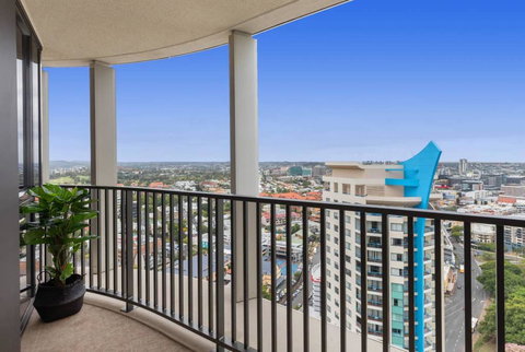 SPIRE - Fast Internet Monthly Stays W Carpark - Accommodation Whitsundays 3