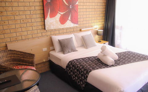 Squatters Homestead Motel - Accommodation Whitsundays 1