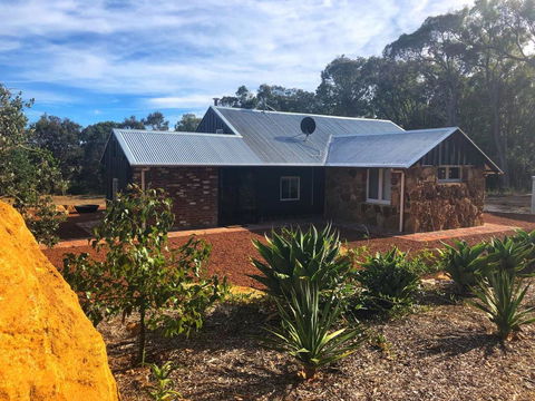 Standing Stone House - Accommodation Whitsundays 0