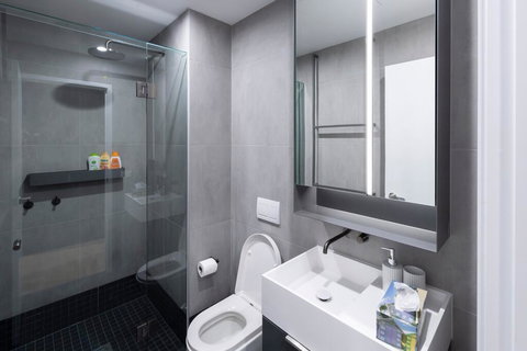 STAY&CO Docklands Drive - Accommodation Whitsundays 2