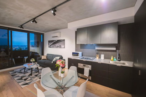 STAY&CO Docklands Drive - Accommodation Whitsundays 3