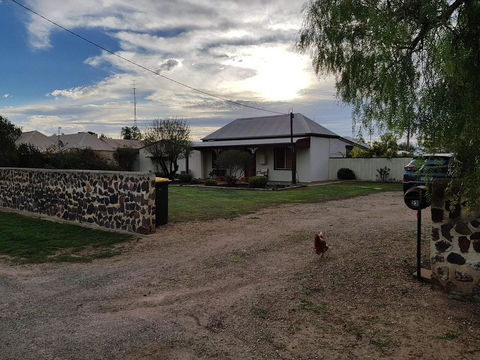 Stonewall Cottage - Accommodation Whitsundays 0