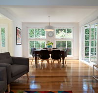 Strahan House - Accommodation Whitsundays